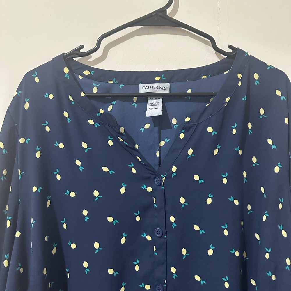 Catherines 22/24 Navy Blue Lemon Print Sheer Roll Tab Sleeve Blouse Summer - Picture 2 of 7